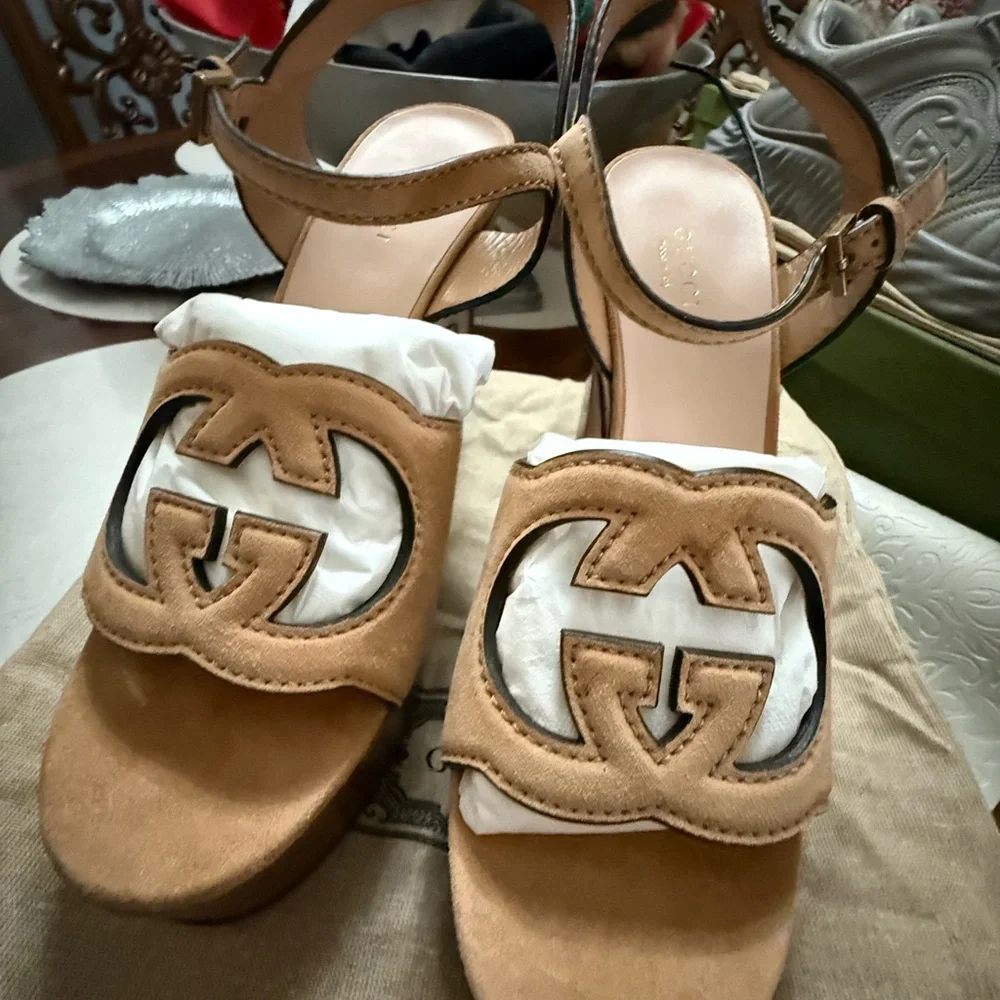 NEW Gucci Interlocking G Cut-Out Platform Sandals - Cuir Brown SIZE: EU39
(US 9) - Picture 7 of 14